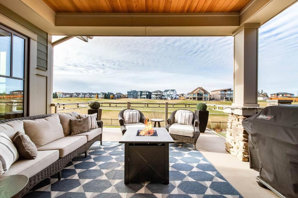 Luxury Dream Home-firetable-kingbed-ev-bbq-gamesrm Apartment *