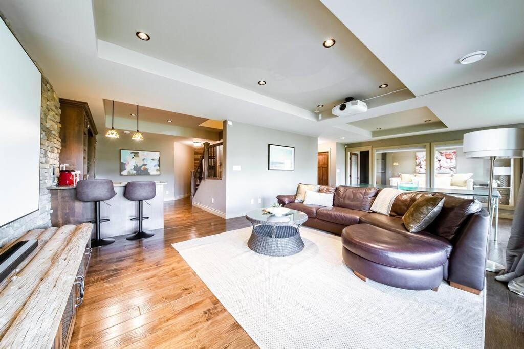 Luxury Dream Home-firetable-kingbed-ev-bbq-gamesrm