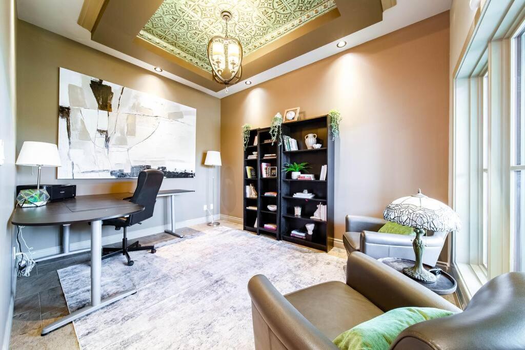 Apartment Luxury Dream Home-firetable-kingbed-ev-bbq-gamesrm Edmonton