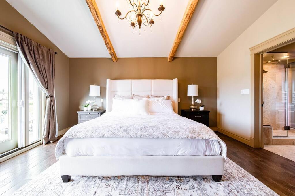 Luxury Dream Home-firetable-kingbed-ev-bbq-gamesrm Edmonton