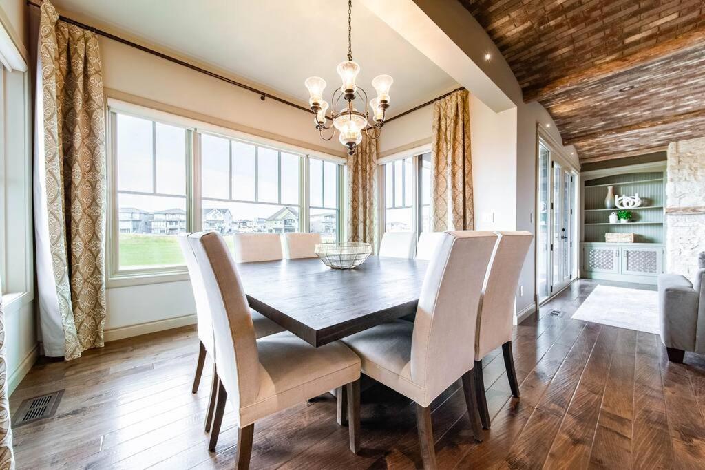 Luxury Dream Home-firetable-kingbed-ev-bbq-gamesrm * Edmonton