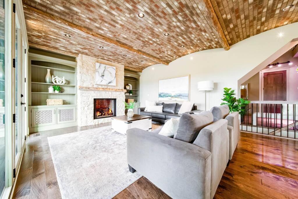 Luxury Dream Home-firetable-kingbed-ev-bbq-gamesrm Apartment