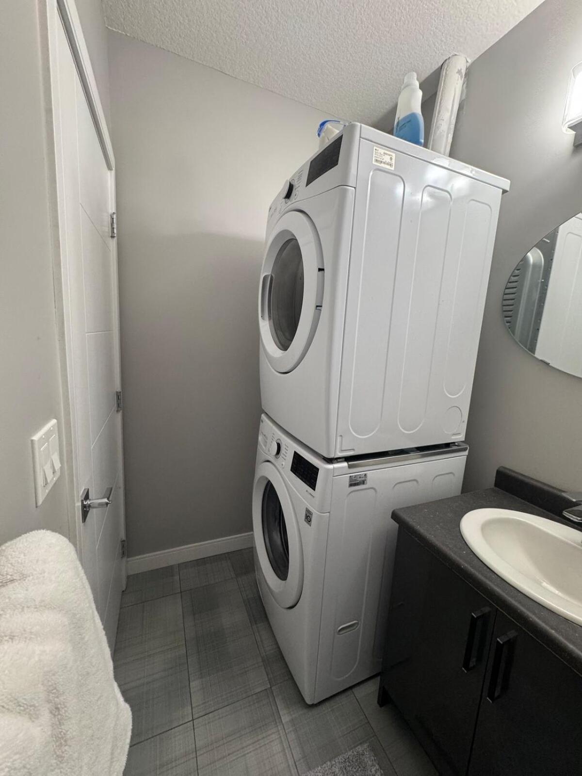 2 Bedroom Basement Apartment *
