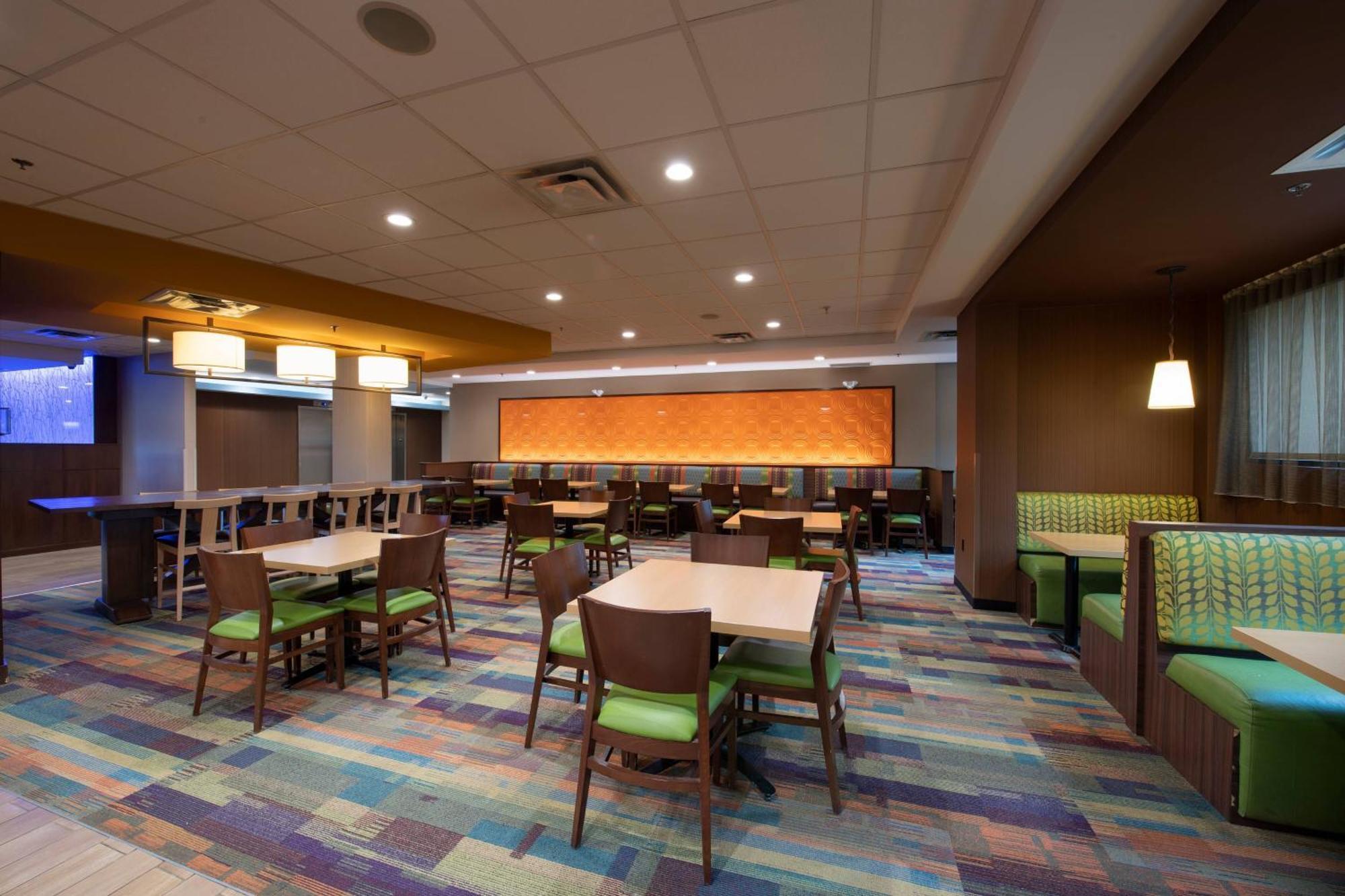 Hotel Fairfield & By Marriott North Edmonton