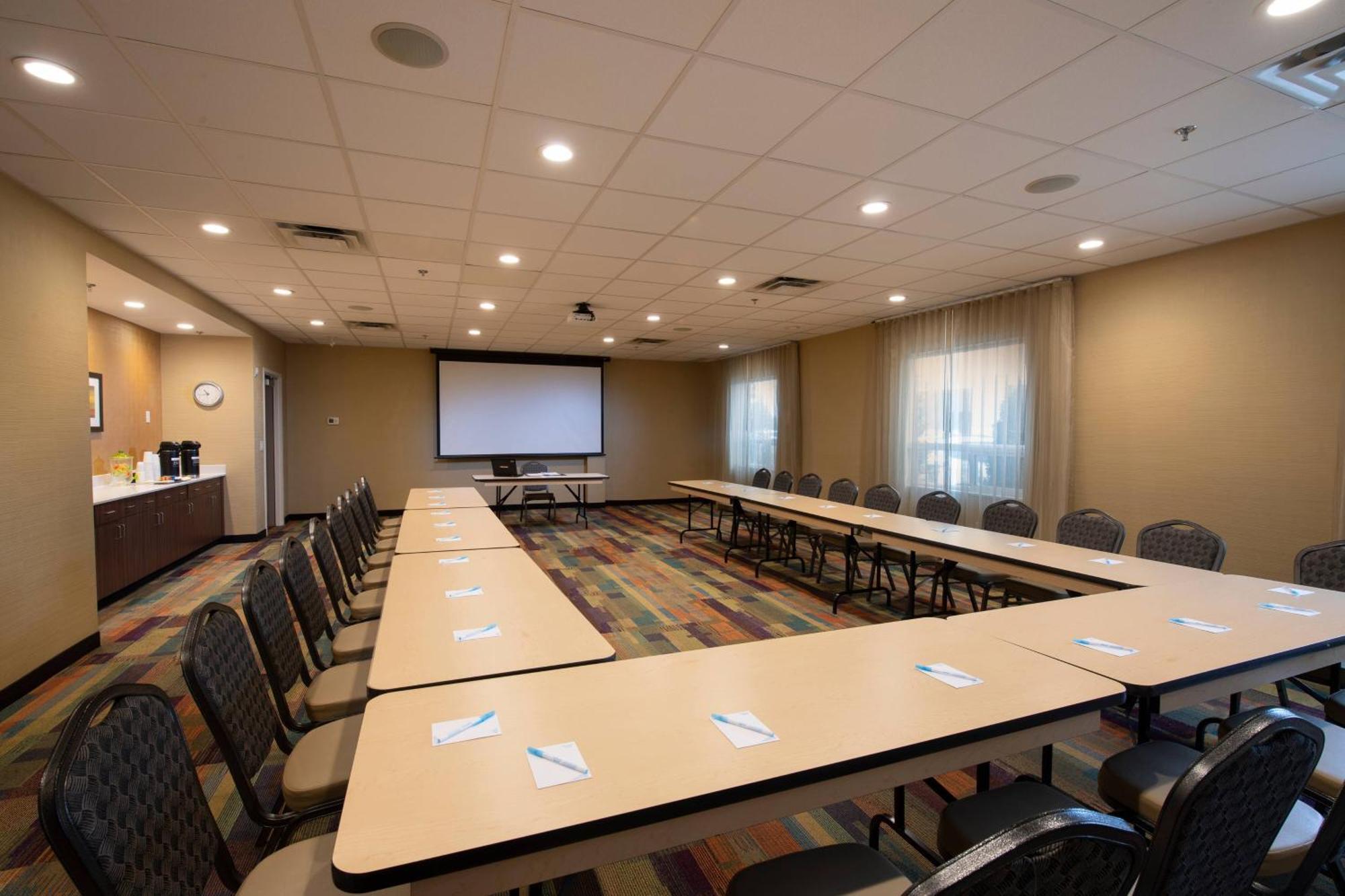 Hotel Fairfield & By Marriott North Edmonton