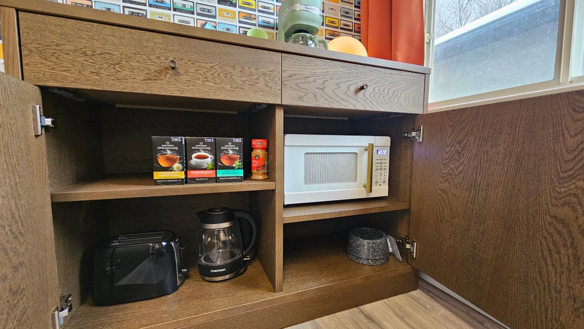 Retro Retreat - 3bdr, 1 Bath, Close To Center *