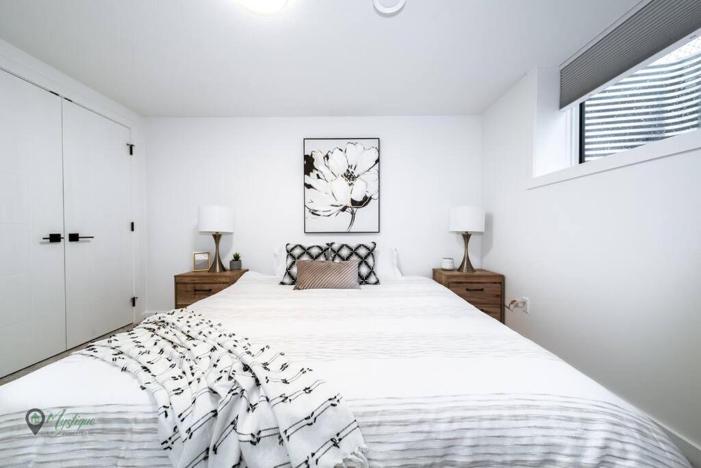 Modern King Bed Near Whyte Ave And U Of A Wifi Holiday home