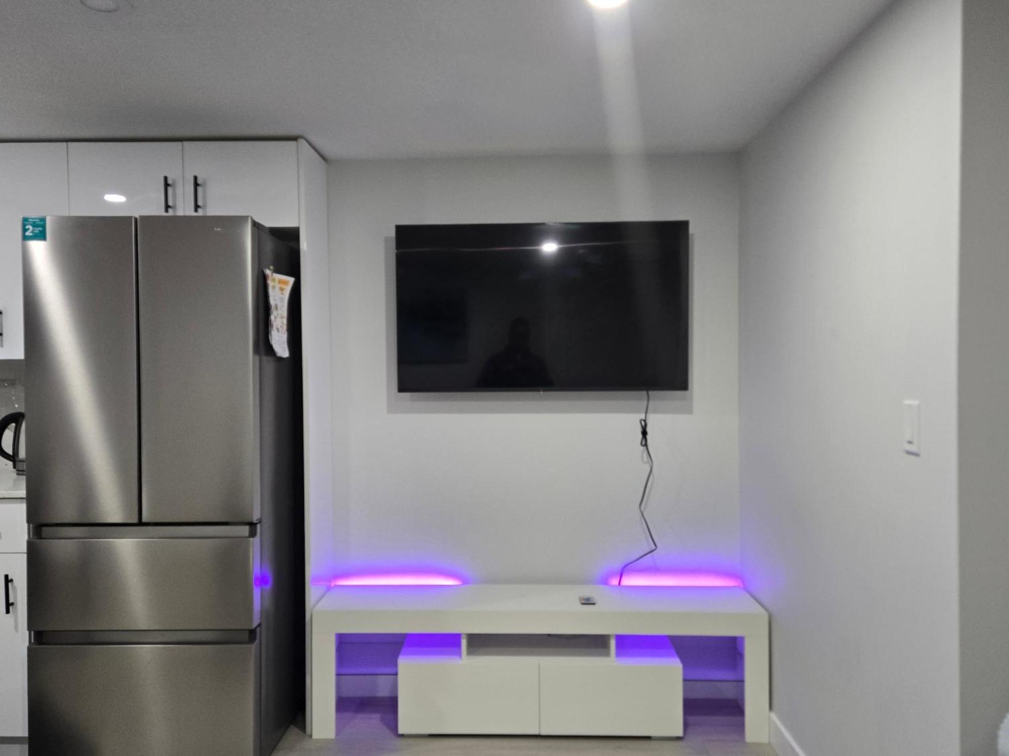 Beautiful Comfy Guest In West Edm * Edmonton