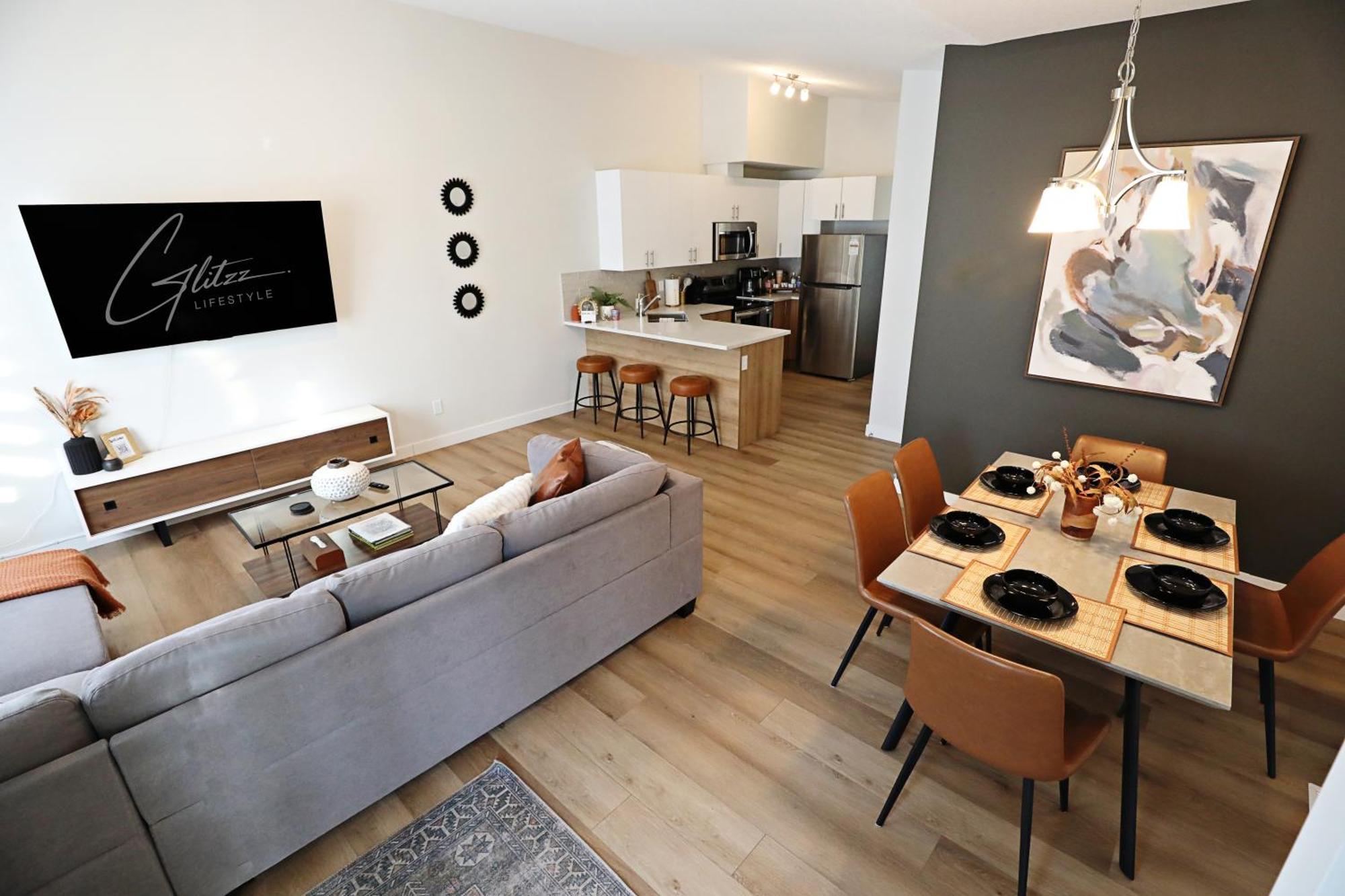Downtown 3 Queen Beds,double Garage,disney+ Holiday home Edmonton