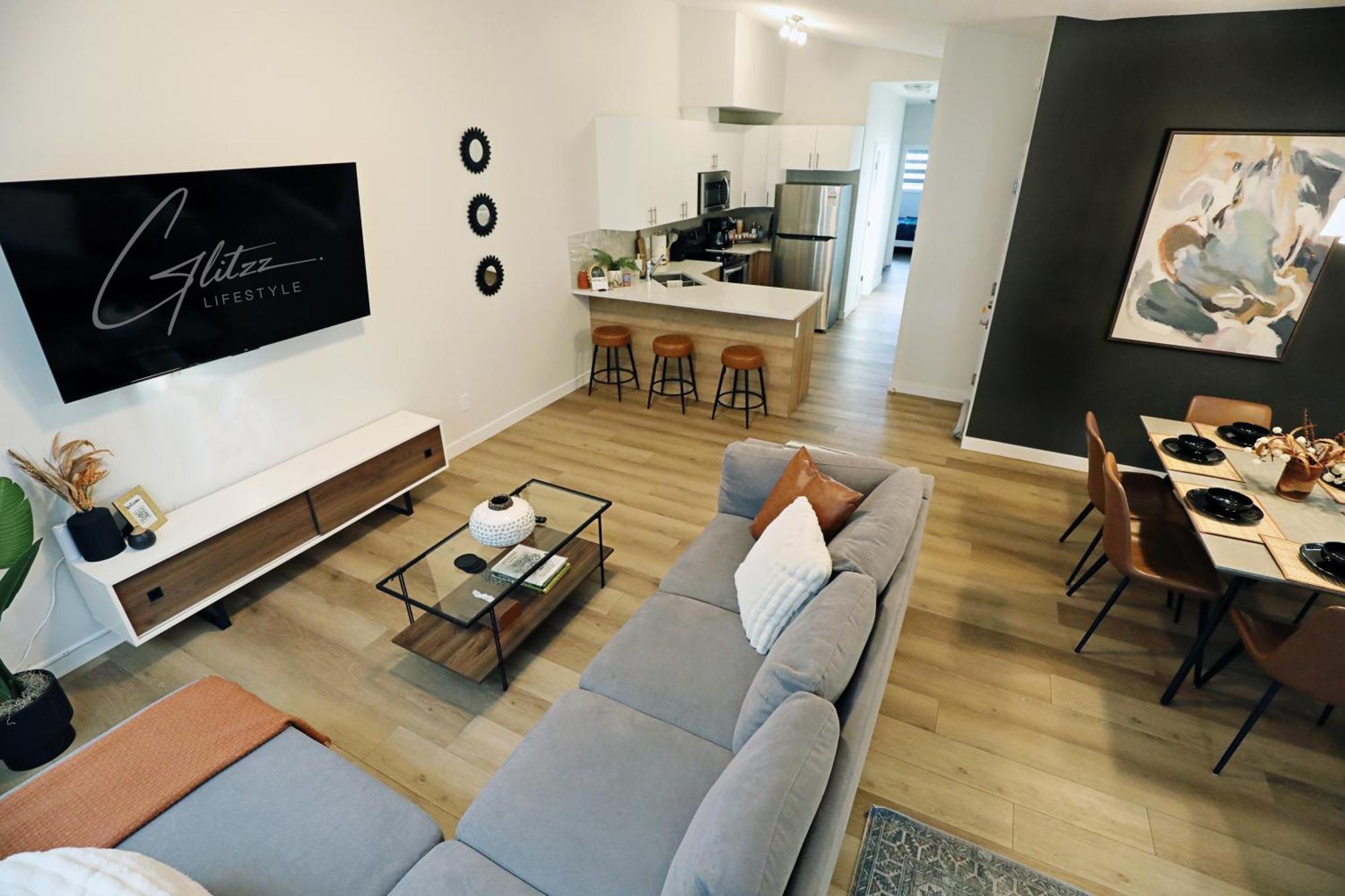 Downtown 3 Queen Beds,double Garage,disney+ Edmonton