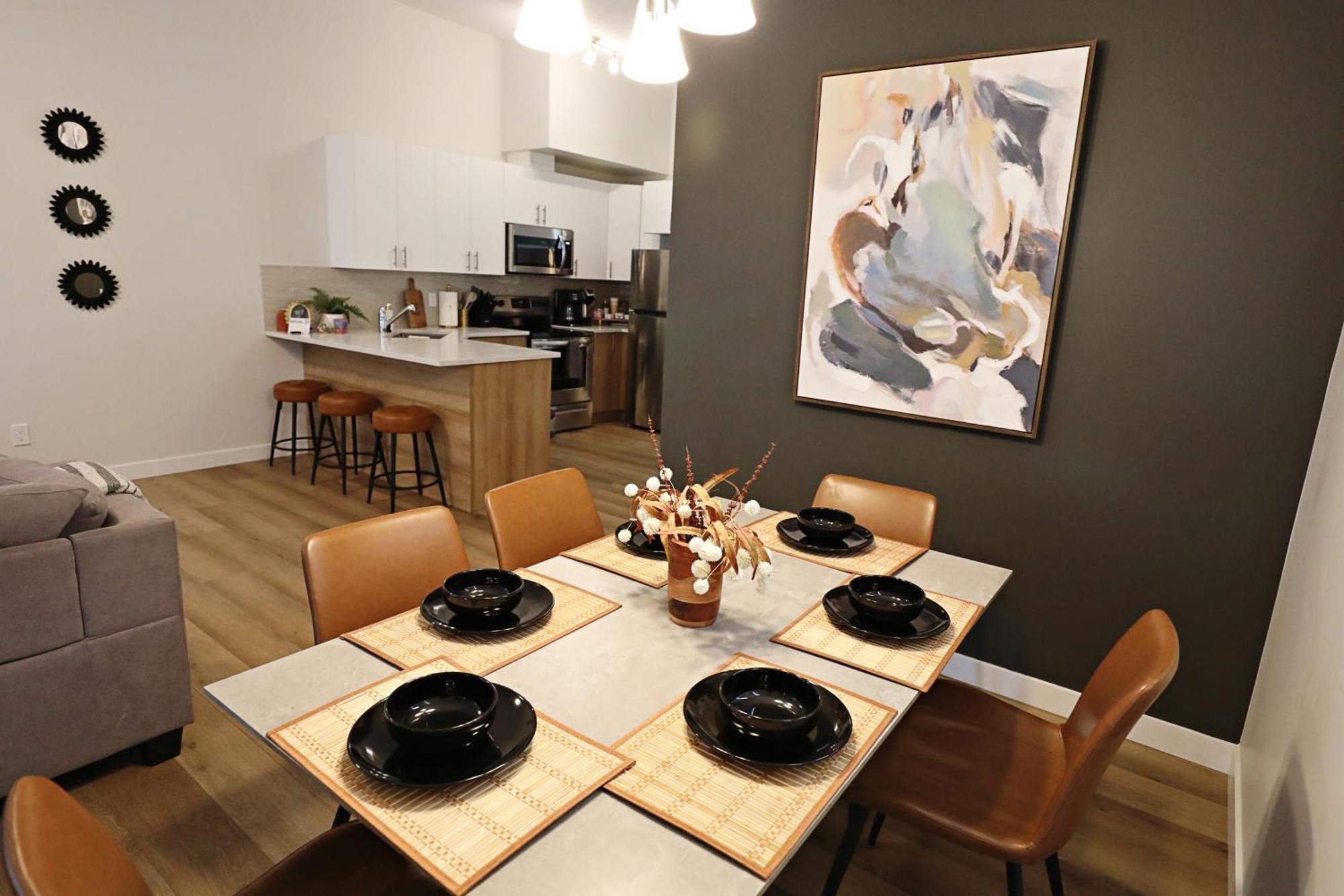 Downtown 3 Queen Beds,double Garage,disney+ Holiday home *