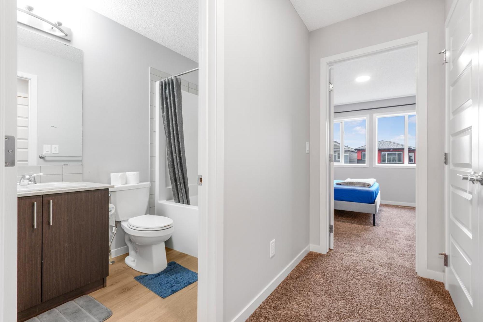Private Master Bed Spring Homestay Edmonton