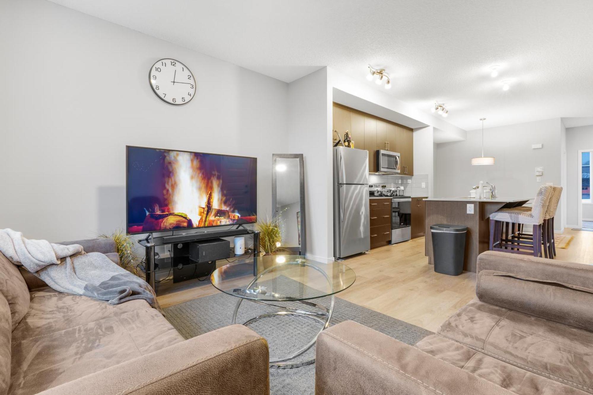 Private Master Bed Spring Homestay Edmonton