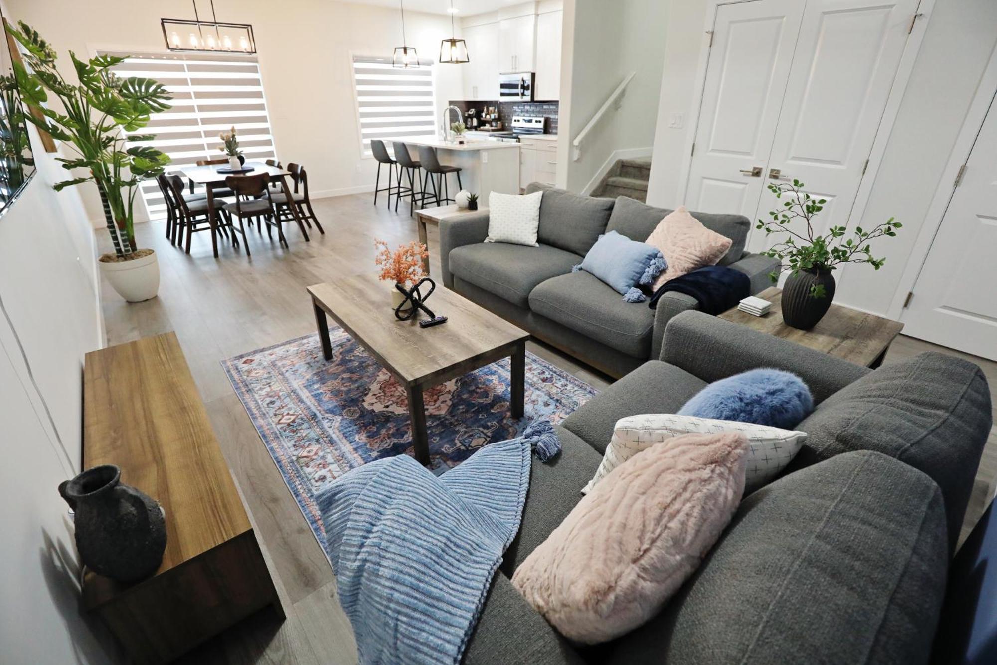 Beautiful 3 King Beds,garage,airport,disney+ *