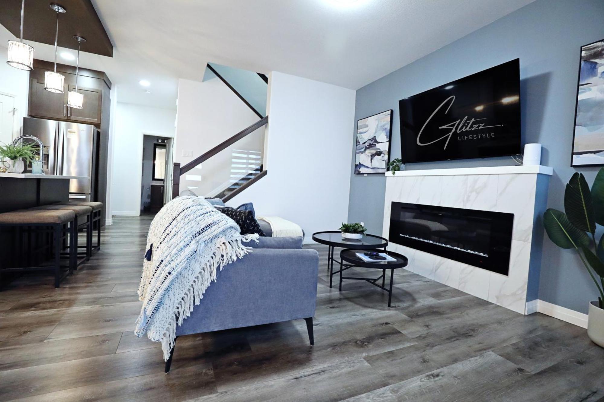 Three King Beds,central A/c,fireplace,park,disney+ * Edmonton