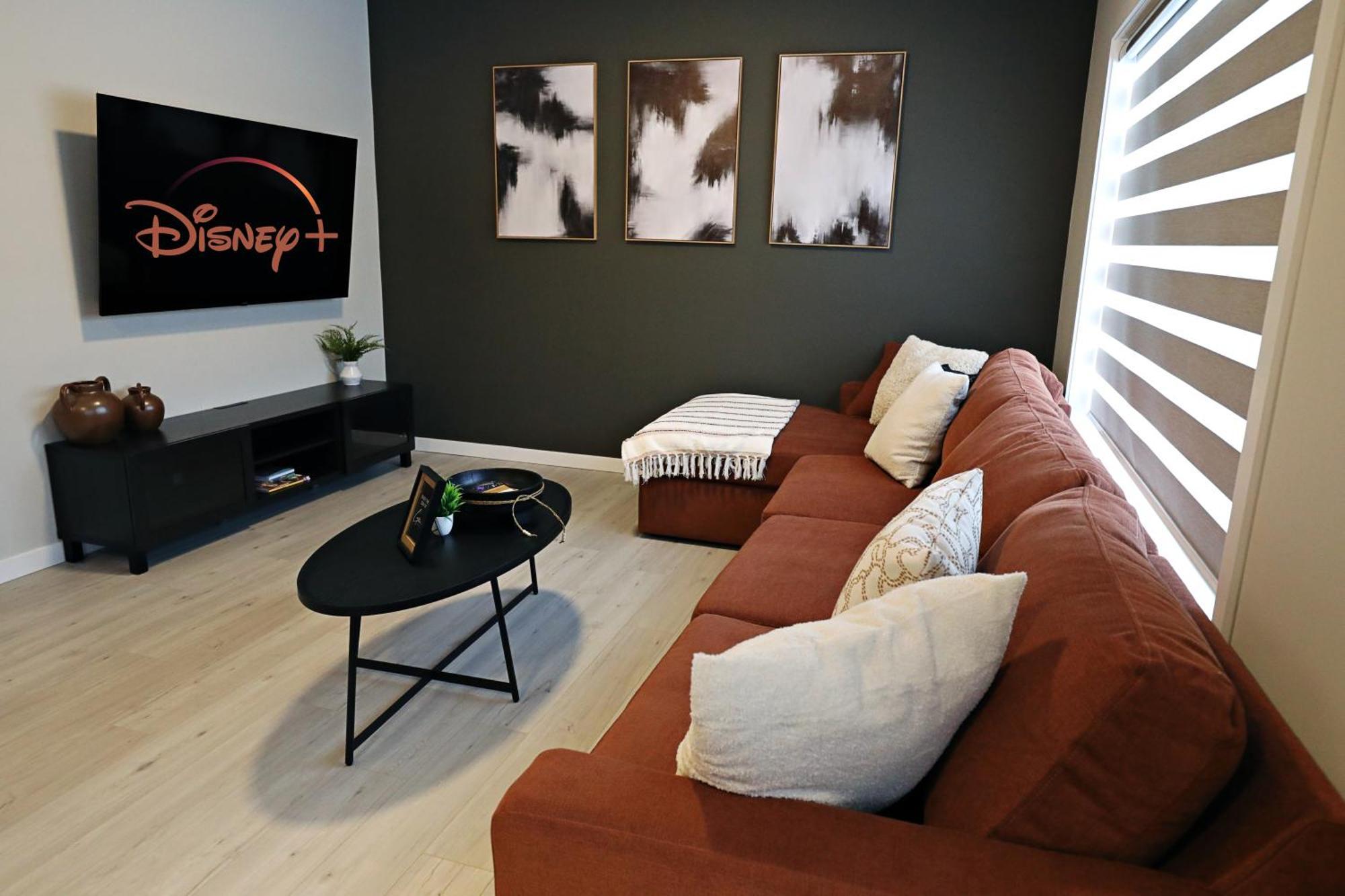 Edgemont Retreat, Groups, River Cree, Wem, Holiday home Edmonton