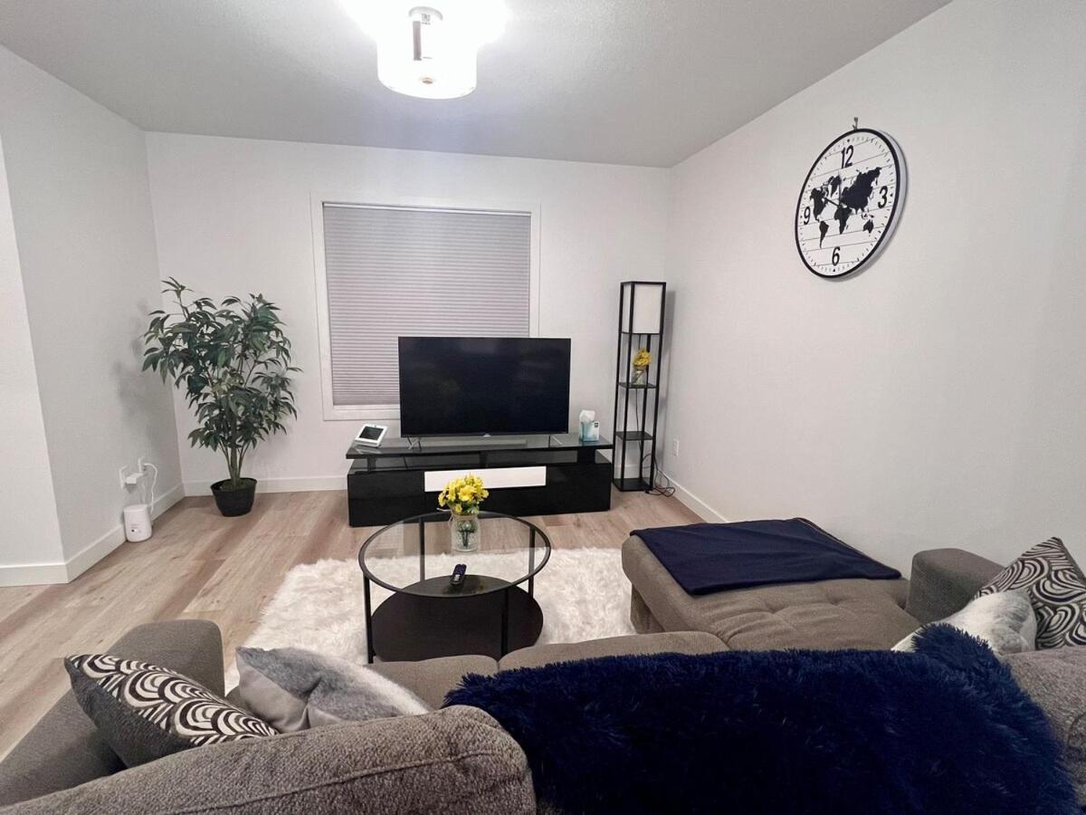 3 Bedroom In Glenridding Area * Edmonton
