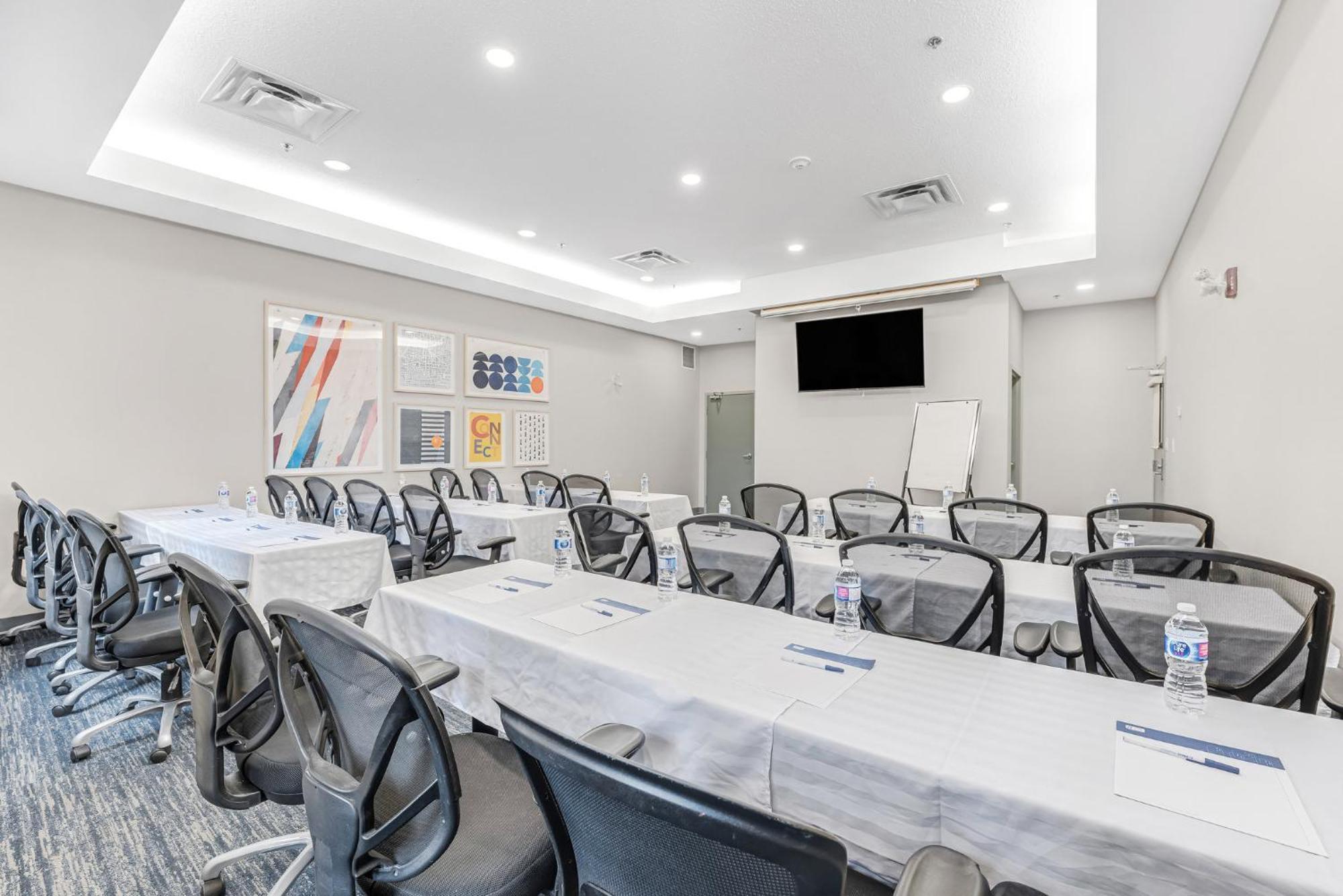 Hotel Express & Suites-edmonton South By Ihg Edmonton