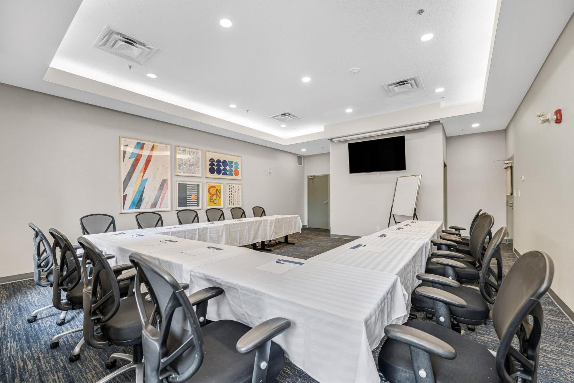 Express & Suites-edmonton South By Ihg Edmonton