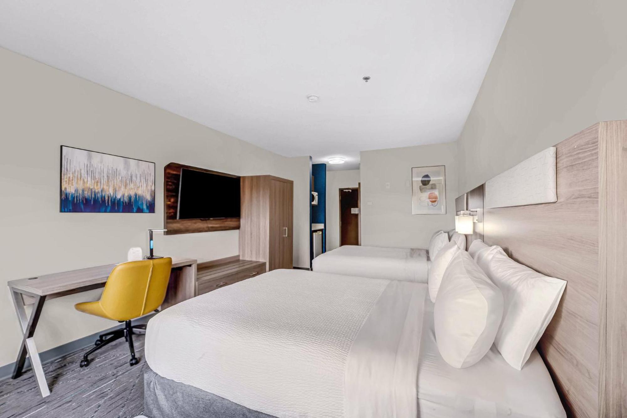 Express & Suites-edmonton South By Ihg