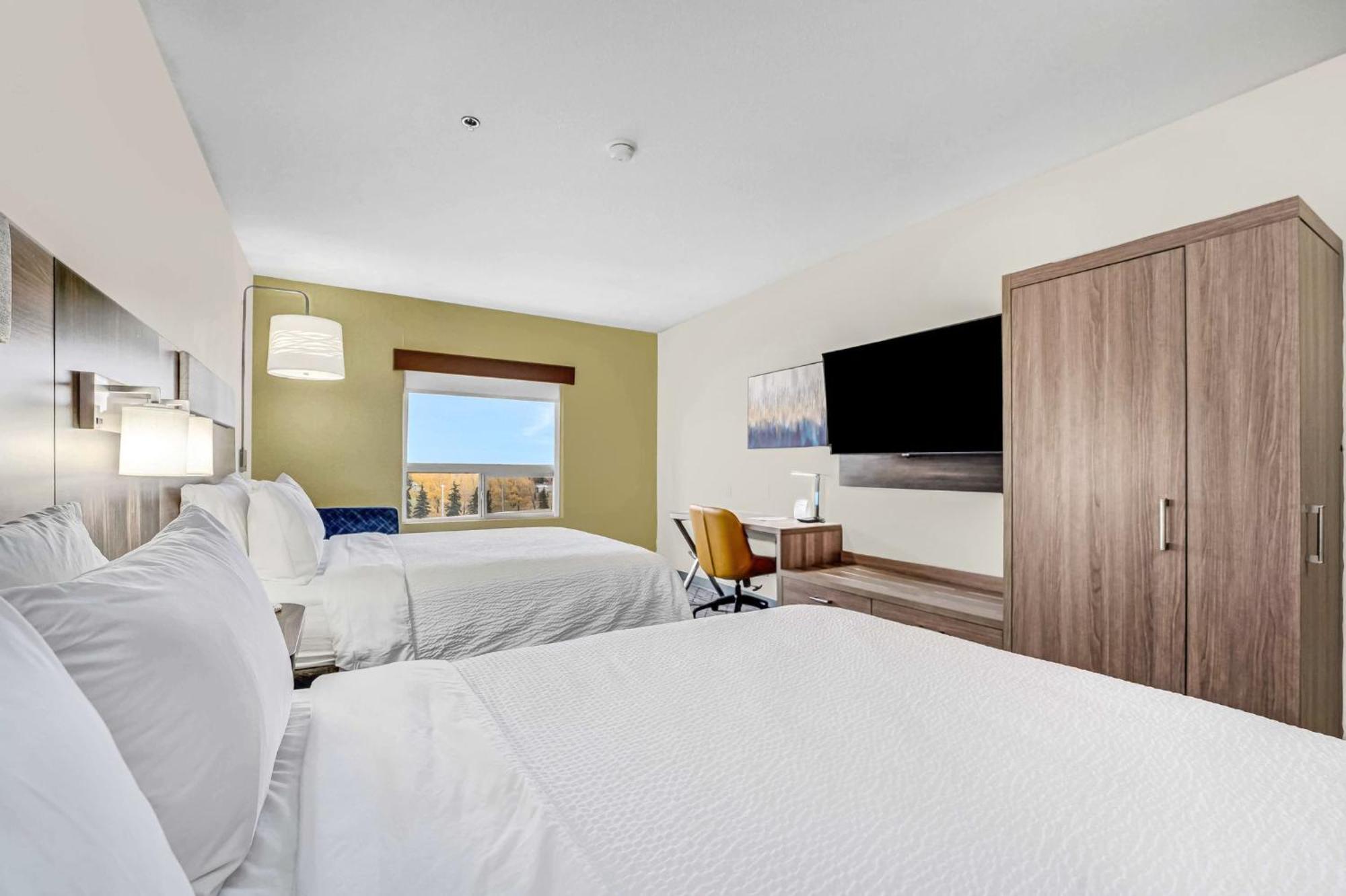 Hotel Express & Suites-edmonton South By Ihg 3*