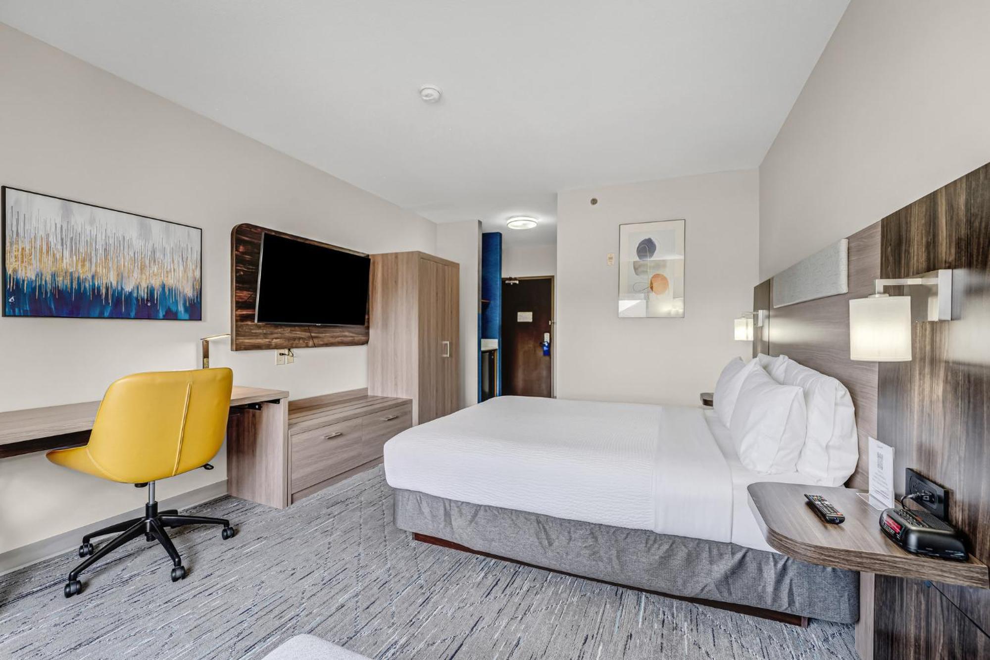 Express & Suites-edmonton South By Ihg