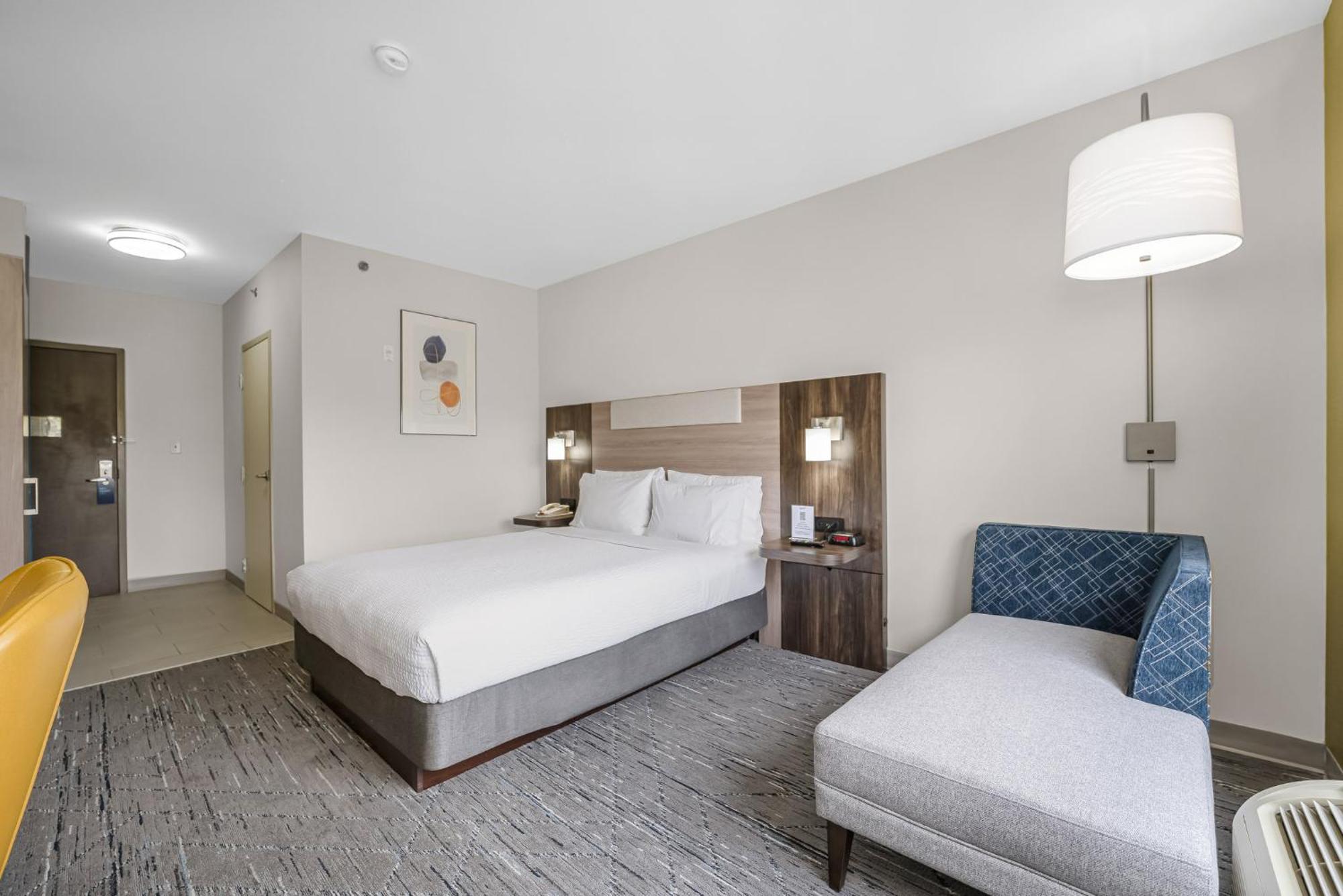 Express & Suites-edmonton South By Ihg Hotel