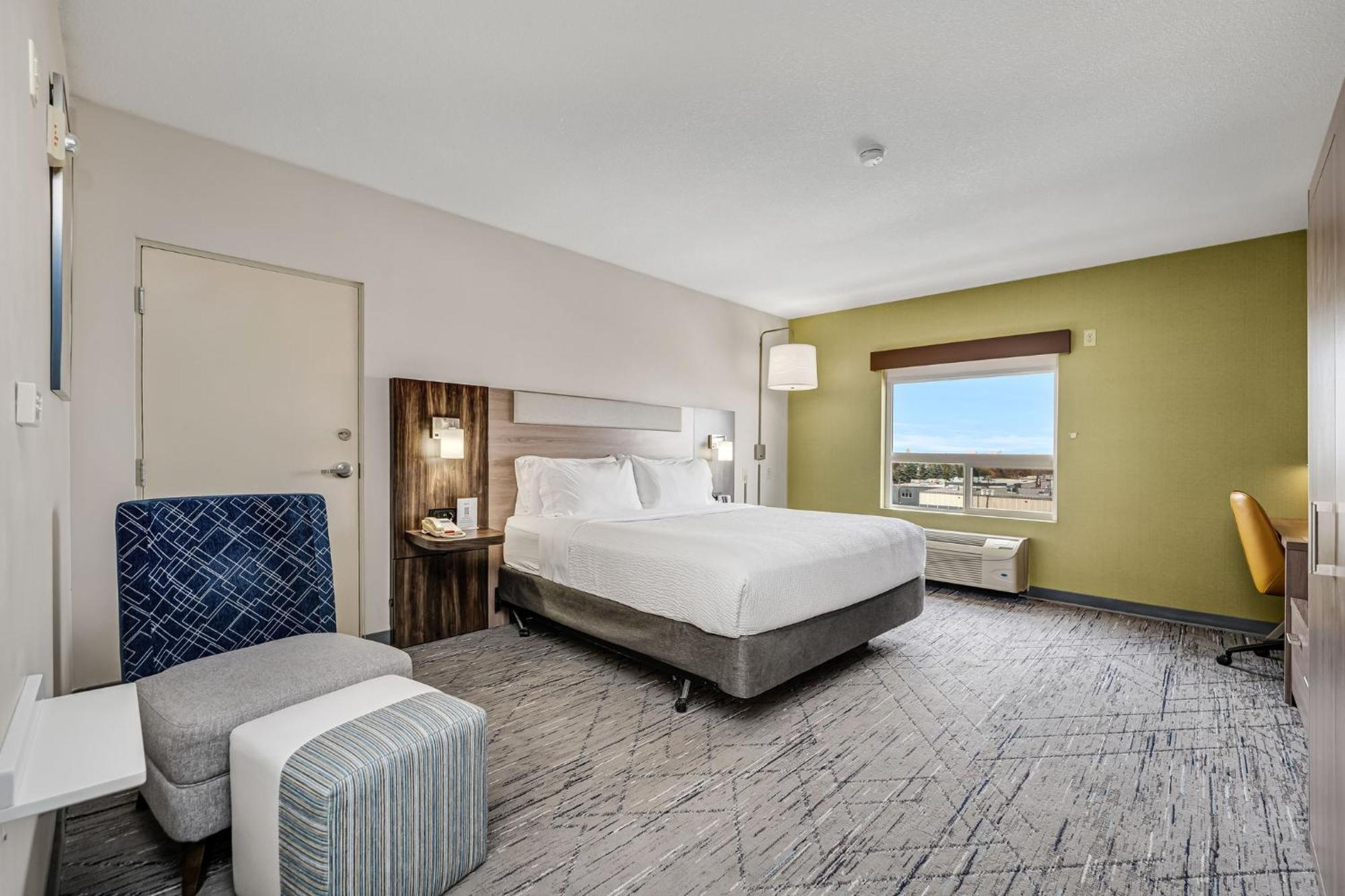 Hotel Express & Suites-edmonton South By Ihg Edmonton