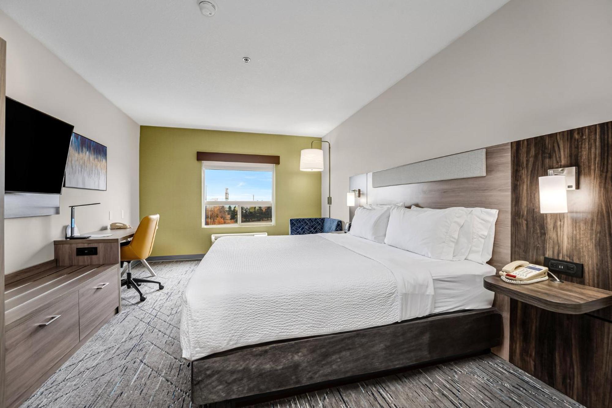 Hotel Express & Suites-edmonton South By Ihg