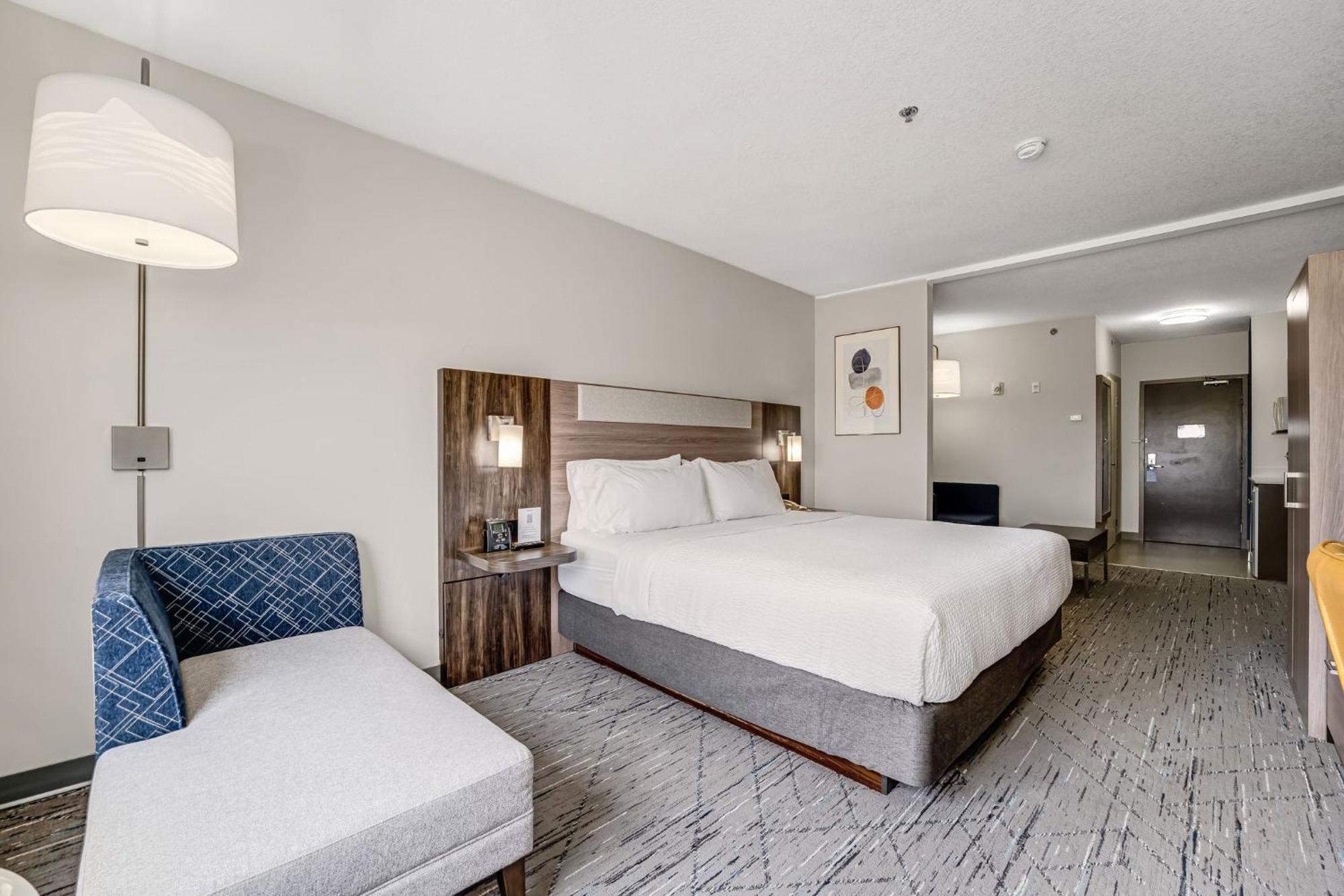 Express & Suites-edmonton South By Ihg Hotel Edmonton