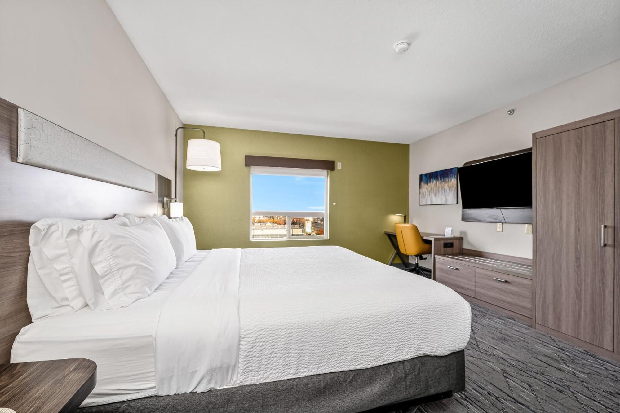 Hotel Express & Suites-edmonton South By Ihg Edmonton