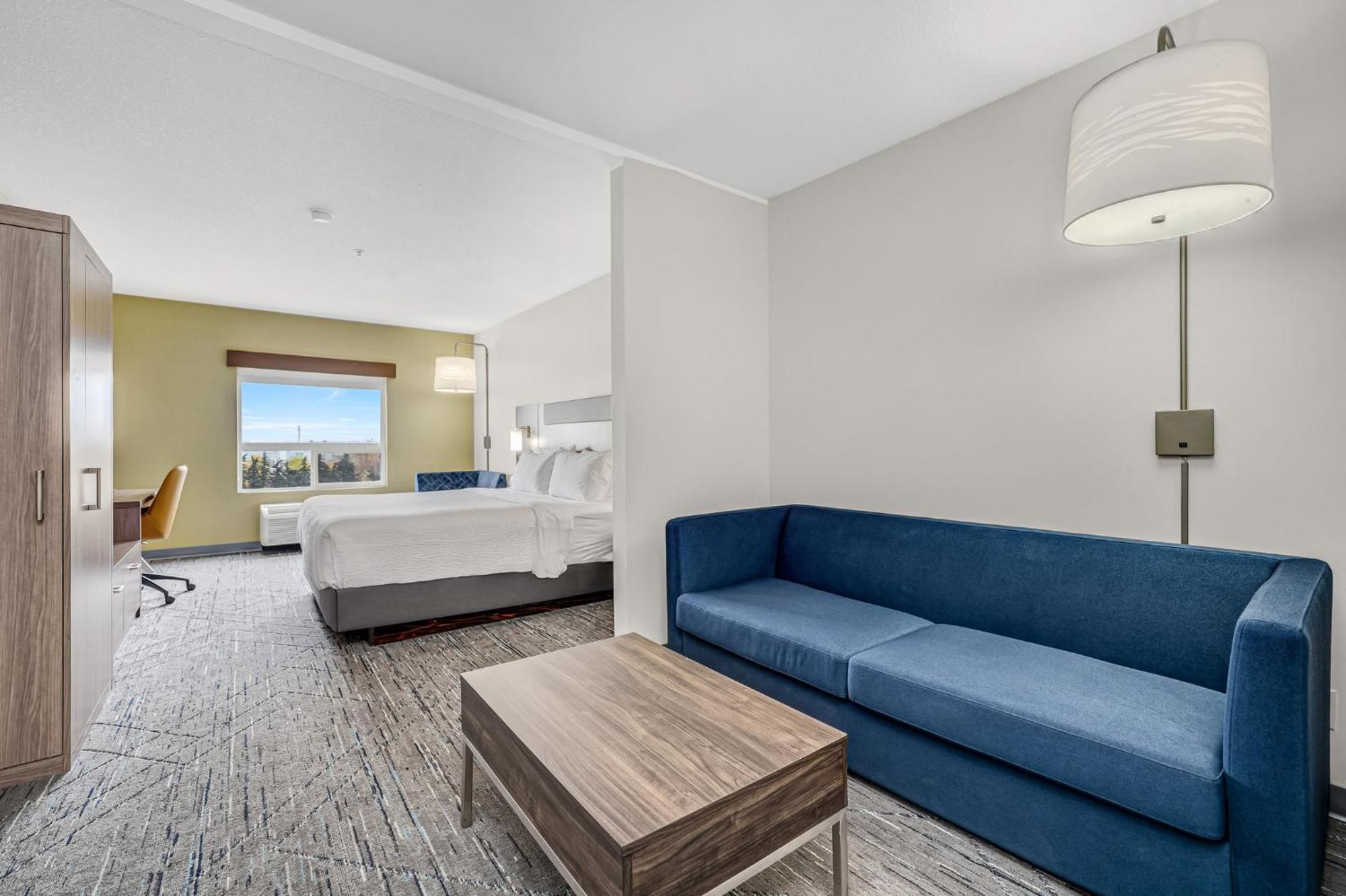 Express & Suites-edmonton South By Ihg Hotel