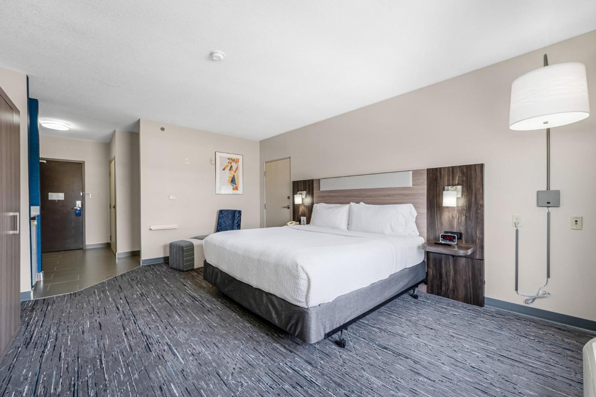 Hotel Express & Suites-edmonton South By Ihg Edmonton