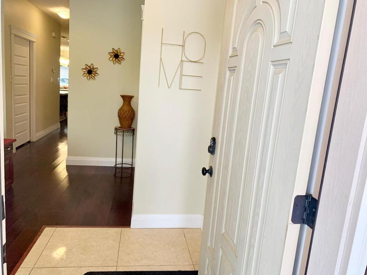 Spacious 6 Beds 3 Baths In Wifi Parking Ac Apartment Edmonton
