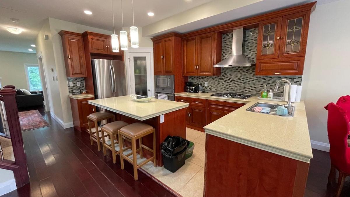 Spacious 6 Beds 3 Baths In Wifi Parking Ac Apartment