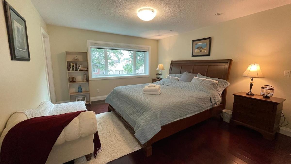 Spacious 6 Beds 3 Baths In Wifi Parking Ac Edmonton