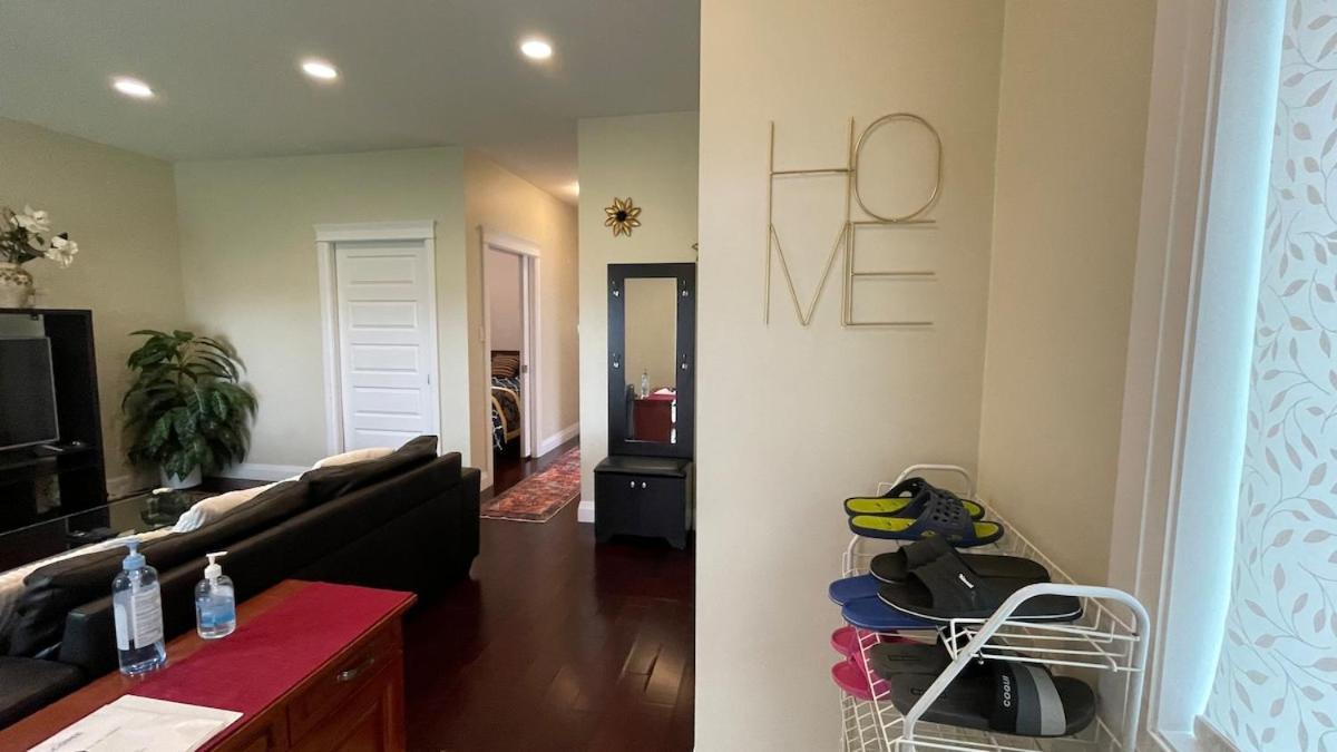 Spacious 6 Beds 3 Baths In Wifi Parking Ac * Edmonton