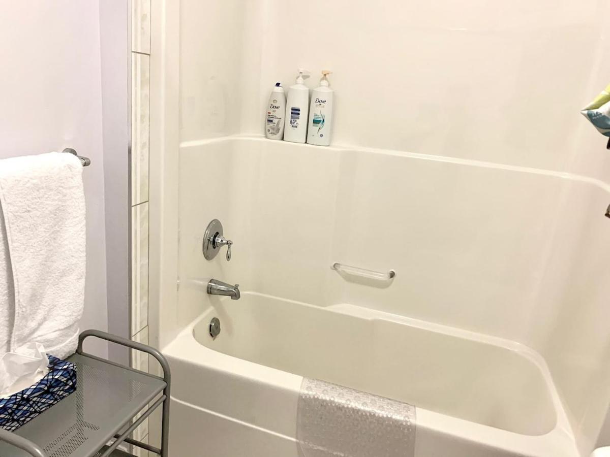 Spacious 6 Beds 3 Baths In Wifi Parking Ac * Edmonton