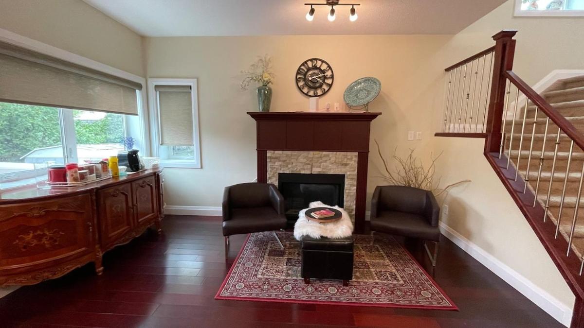 Spacious 6 Beds 3 Baths In Wifi Parking Ac * Edmonton