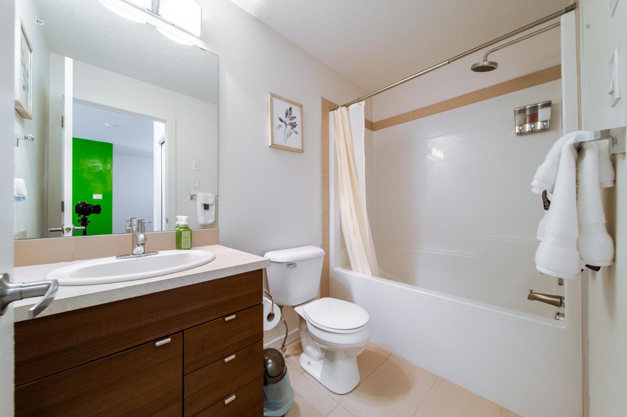 2bed High Rise Luxury Eaux Claires *