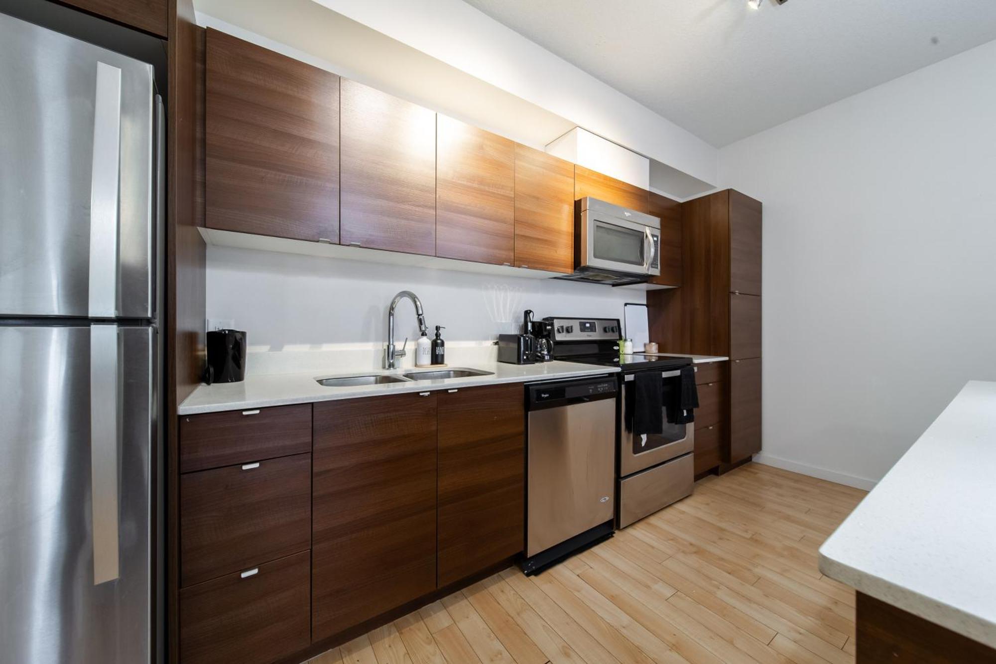 2bed High Rise Luxury Eaux Claires Apartment