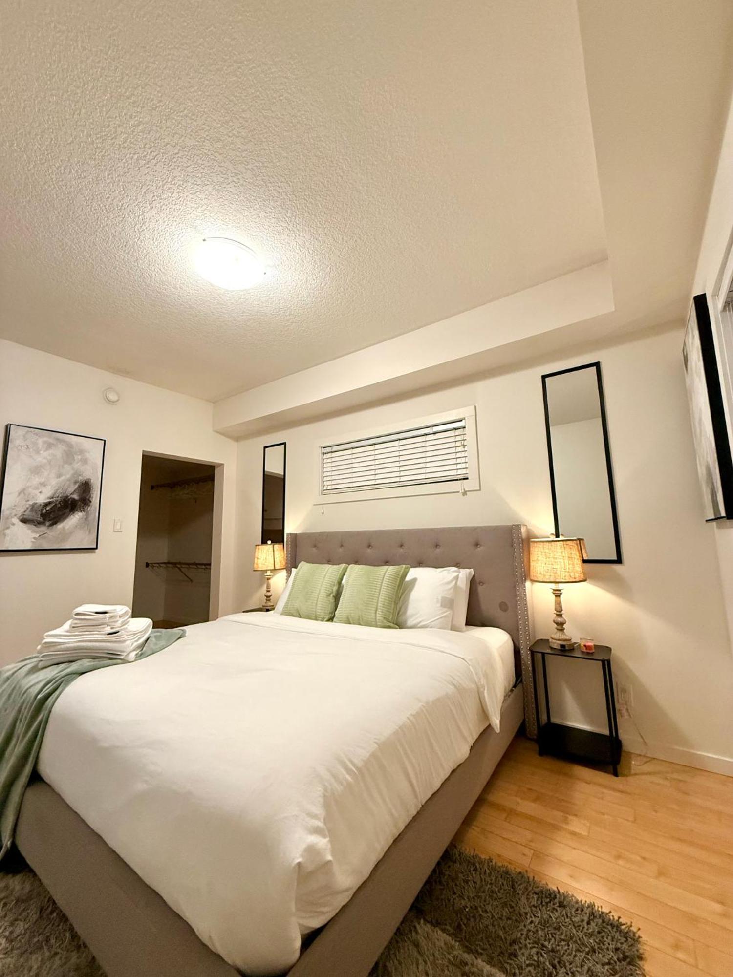 2bed High Rise Luxury Eaux Claires * Edmonton
