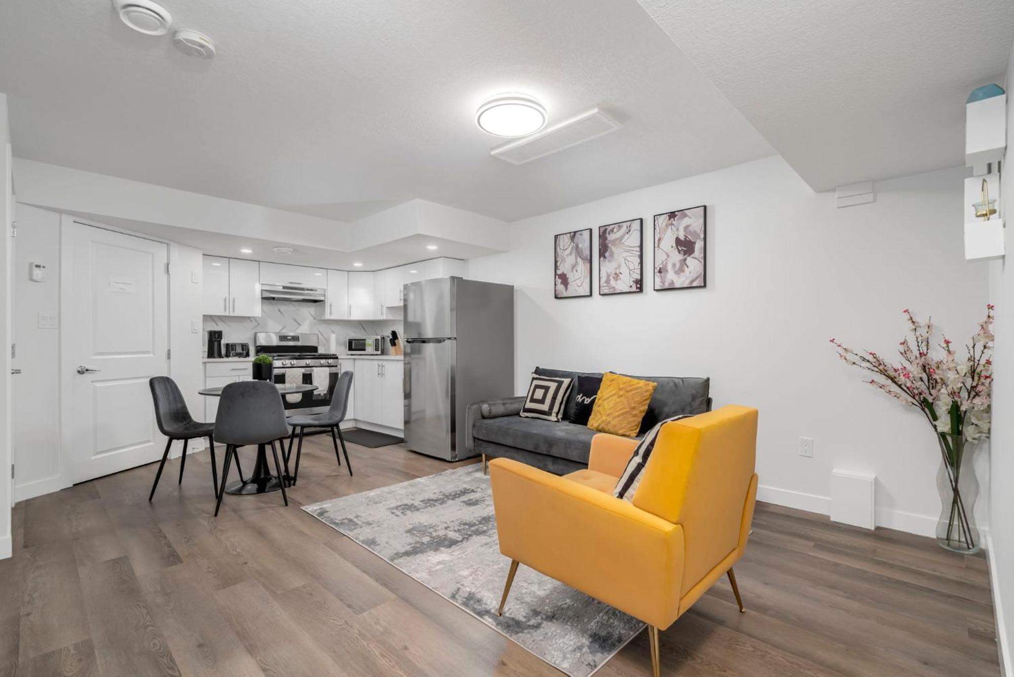 Private Chic Orchard Getaway Apartment Edmonton