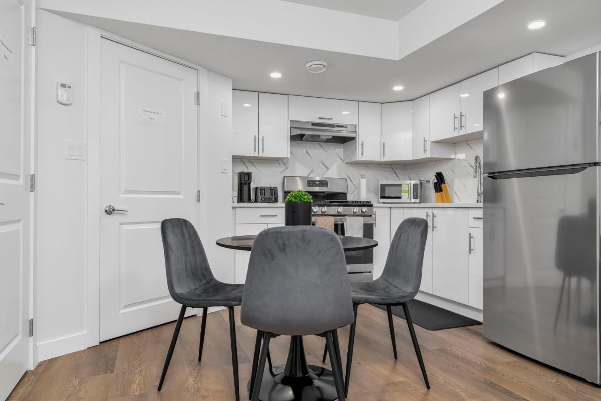 Private Chic Orchard Getaway * Edmonton
