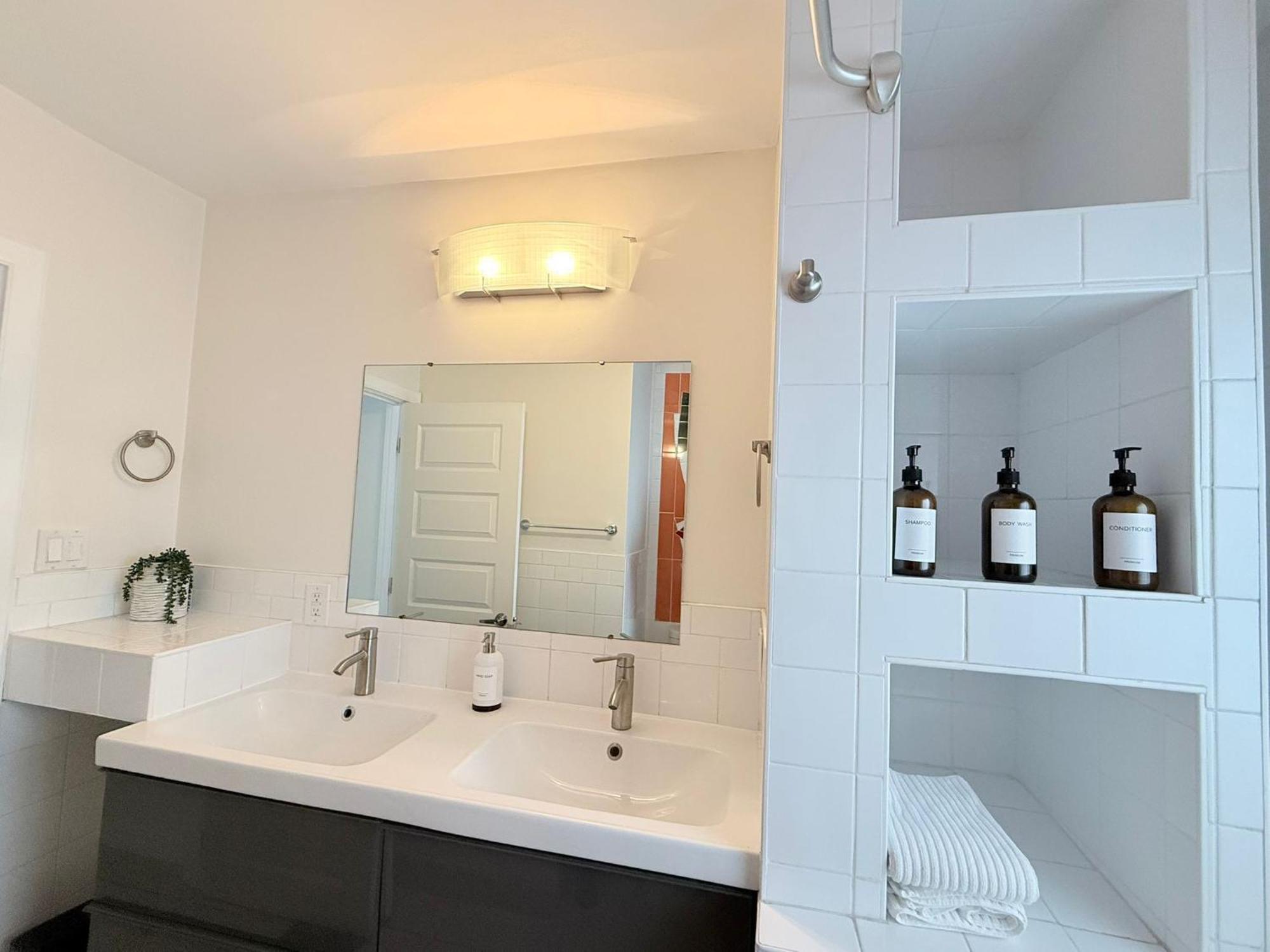 2bed Bright & Stylish Ritchie Urban Retreat * Edmonton