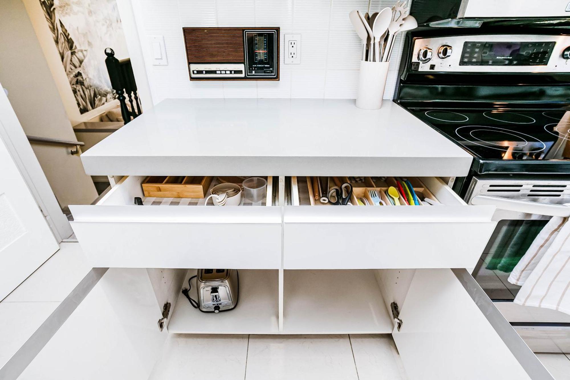 Apartment Chic 4bdrm Home-king Bed-airhockey-mins Dt