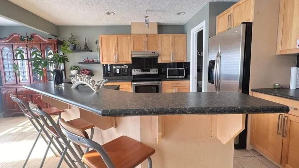Guest house Monthly Londondery, Pilot Sound, Mcconachie Area Edmonton