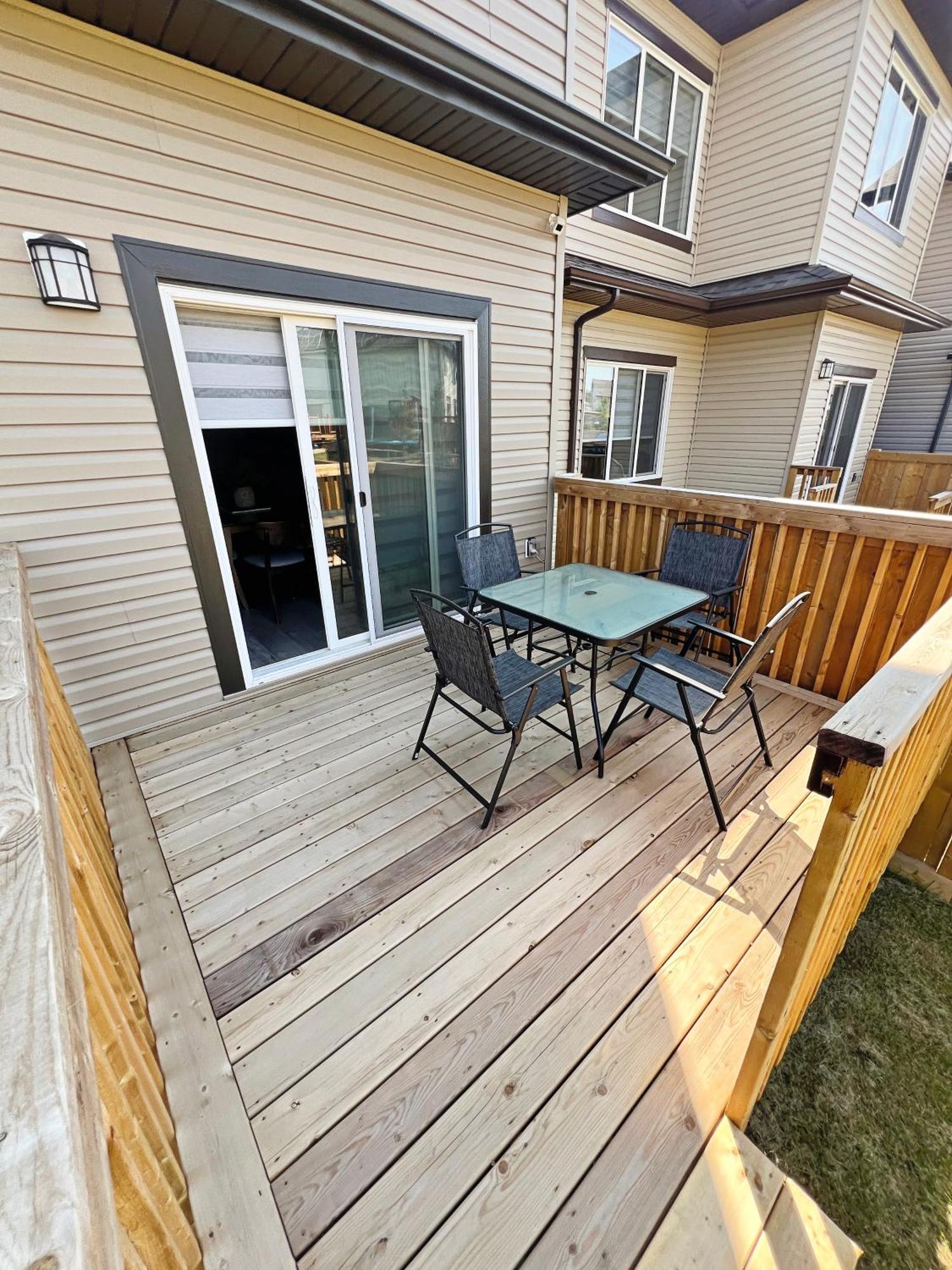 Beautiful With 4 King Beds,airport,disney+ Edmonton