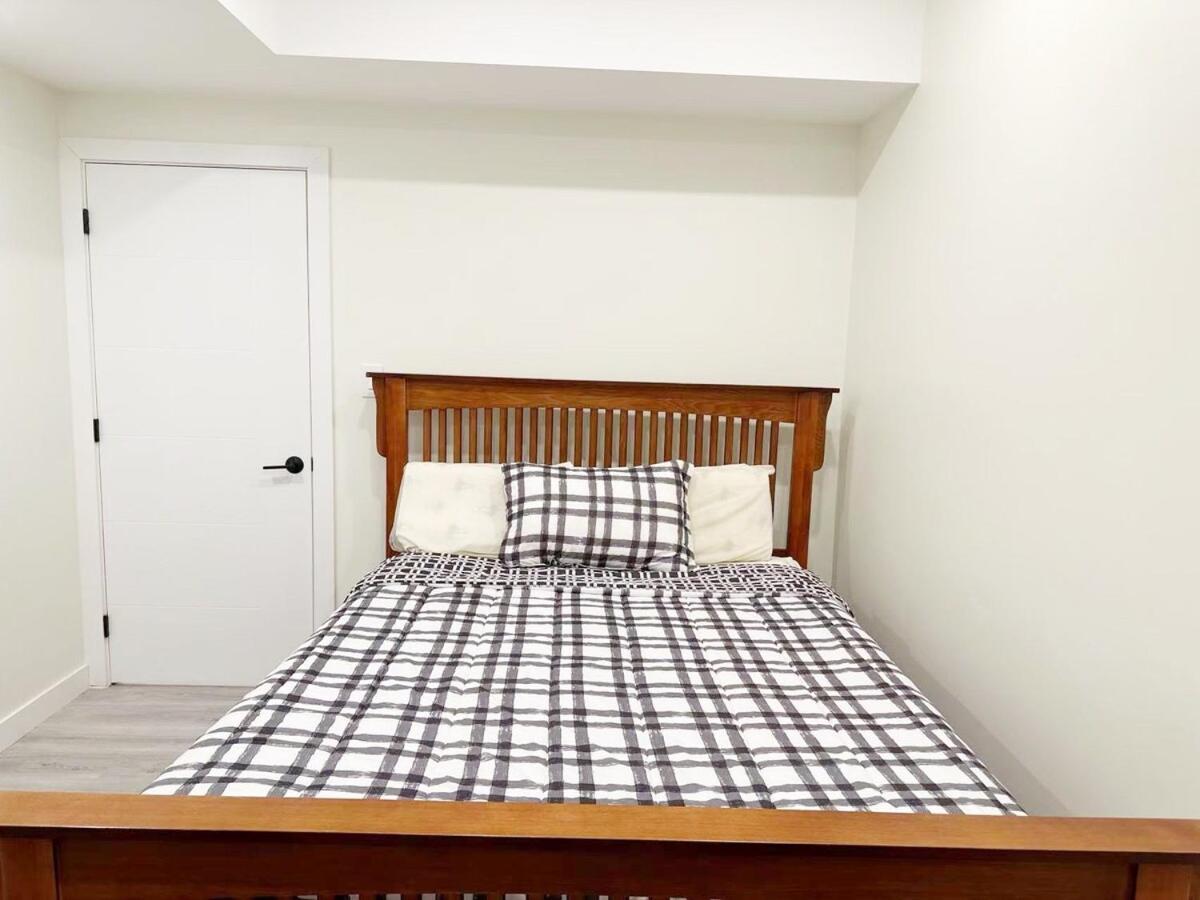 Cozy And Stylish Basement Near Downtown, Uofa And Southgate Mall Apartment *