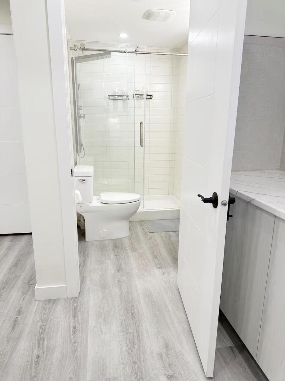 Apartment Cozy And Stylish Basement Near Downtown, Uofa And Southgate Mall Edmonton